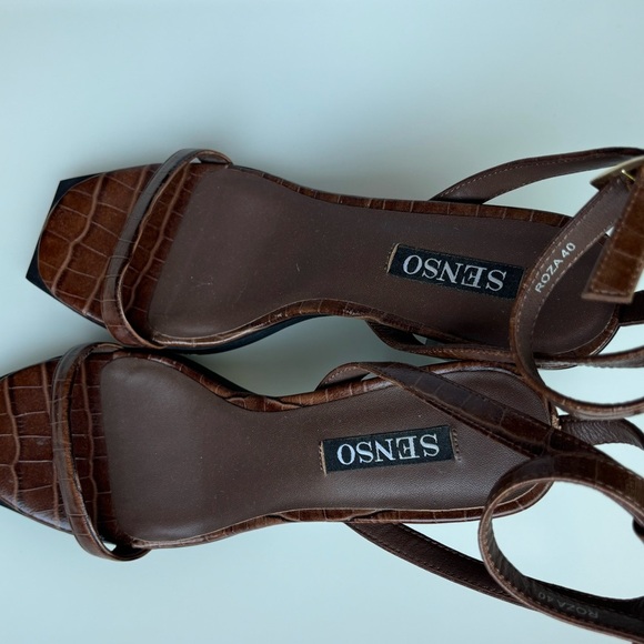 SENSO Brown Croc-Embossed Heels with Ankle Straps - Picture 1 of 6